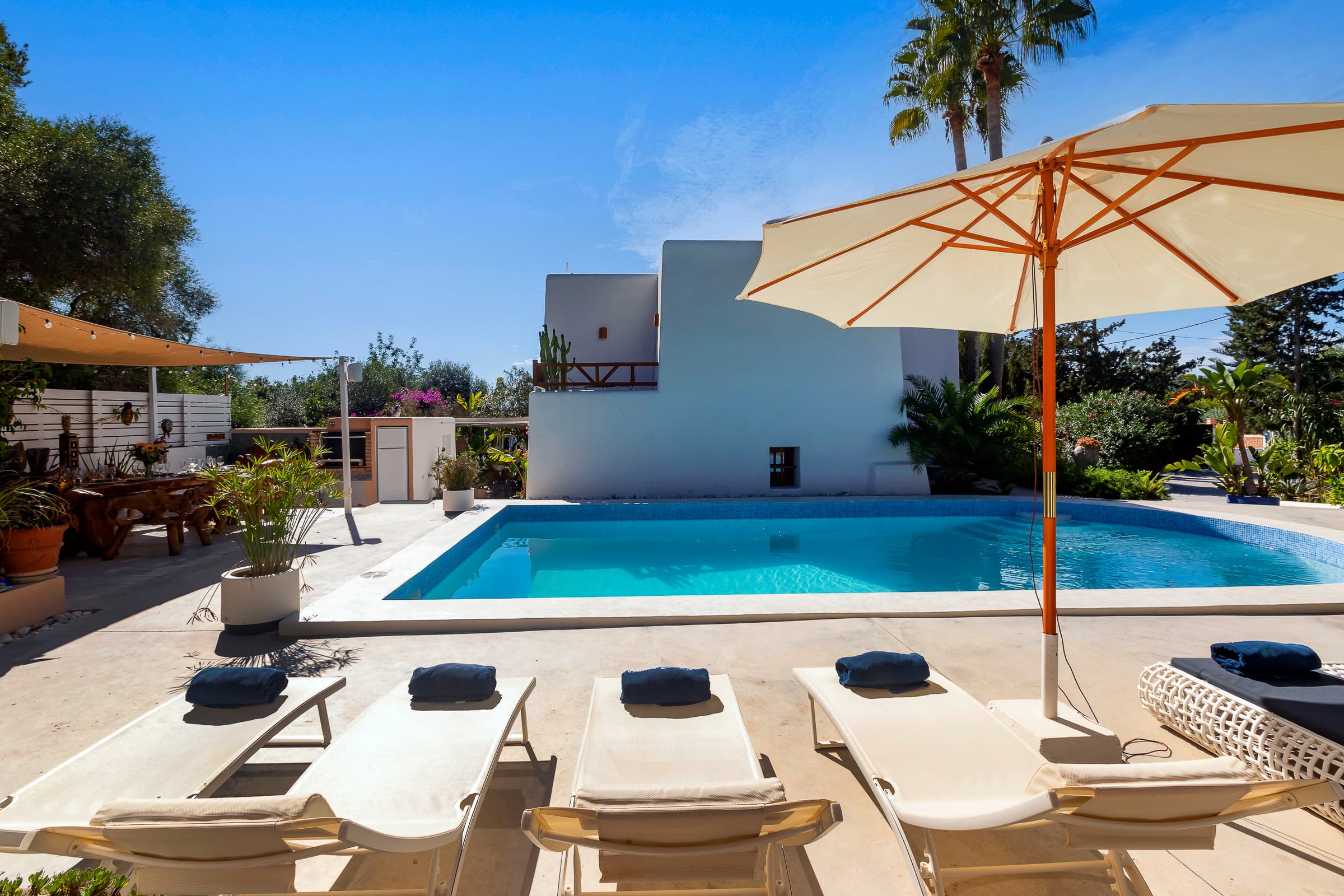 Contemporary Six Bedroom Retreat in Ibiza photo 5