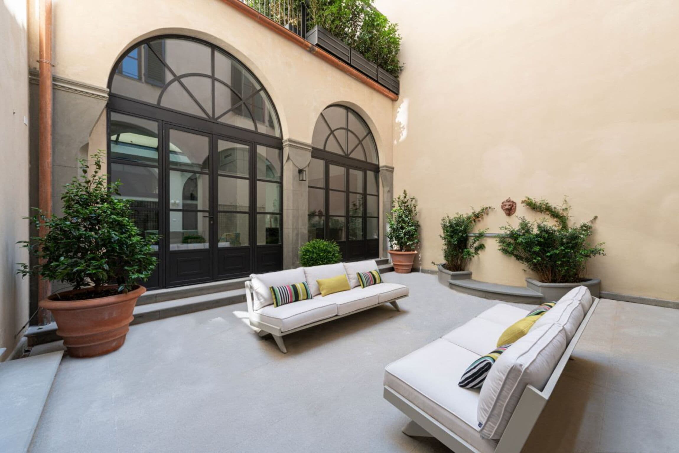 Elegant Three Bedroom Penthouse in Florence photo 2