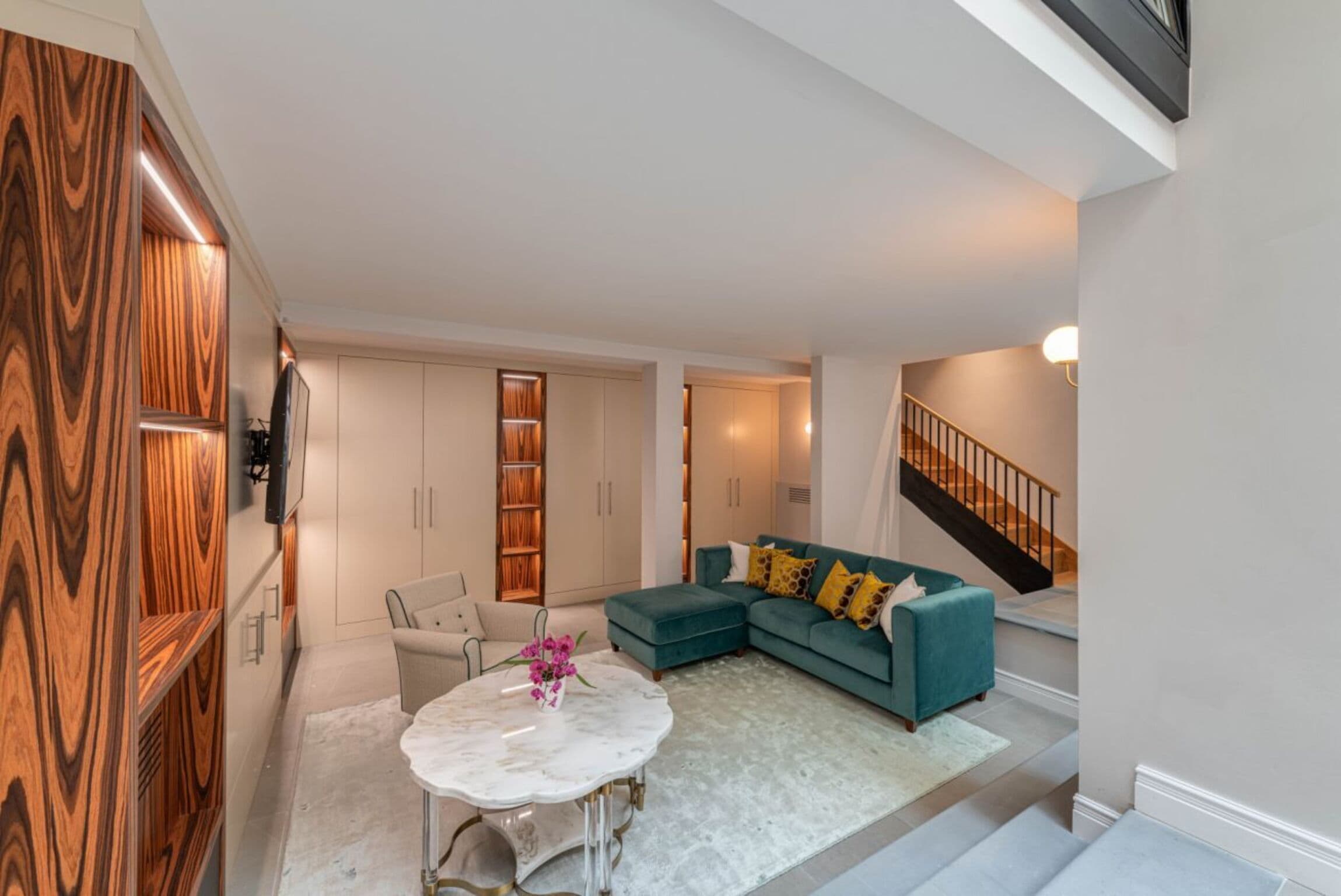 Elegant Three Bedroom Penthouse in Florence photo 4