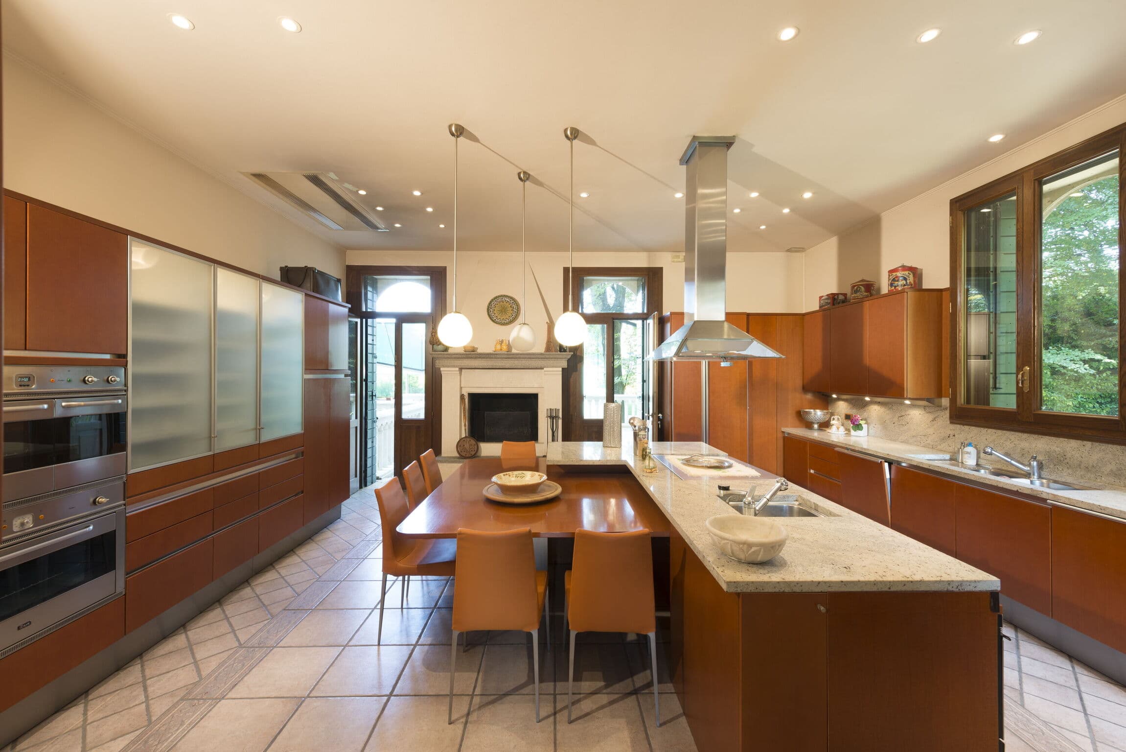 Elegant Seven-Bedroom Villa in Saonara, Padova, Italy photo 4