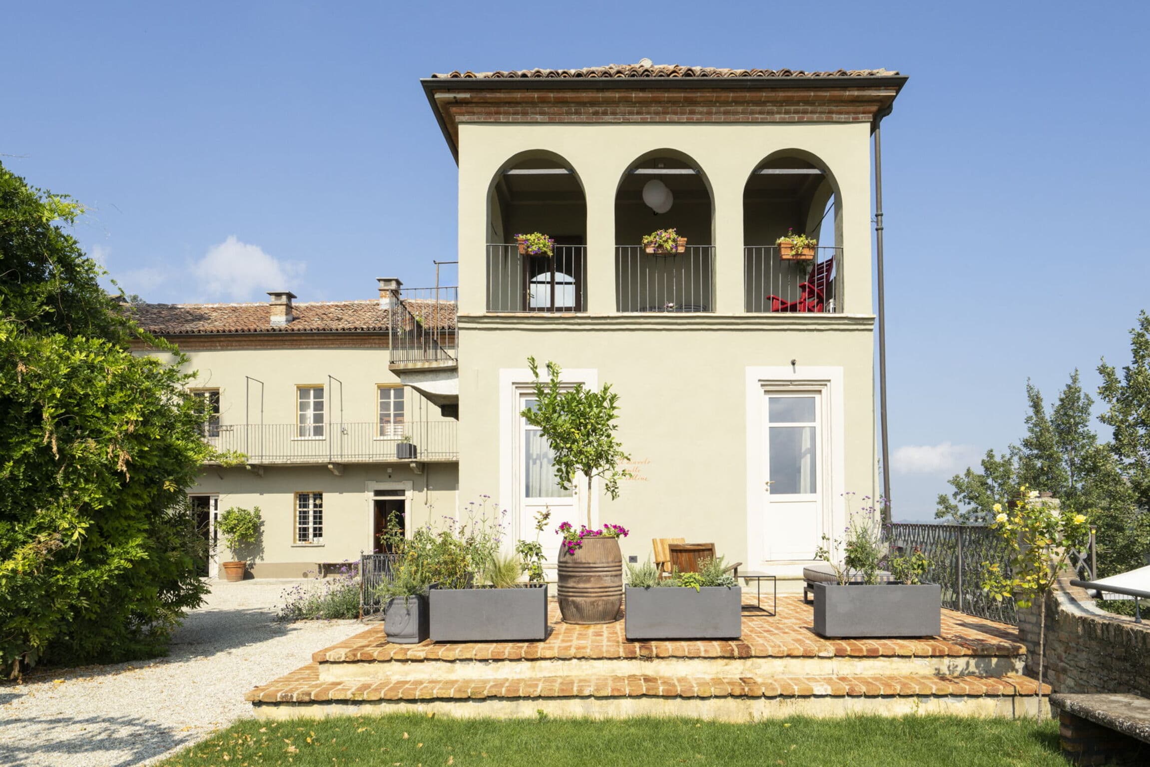 Scenic Pool Villa in Santo Stefano Belbo