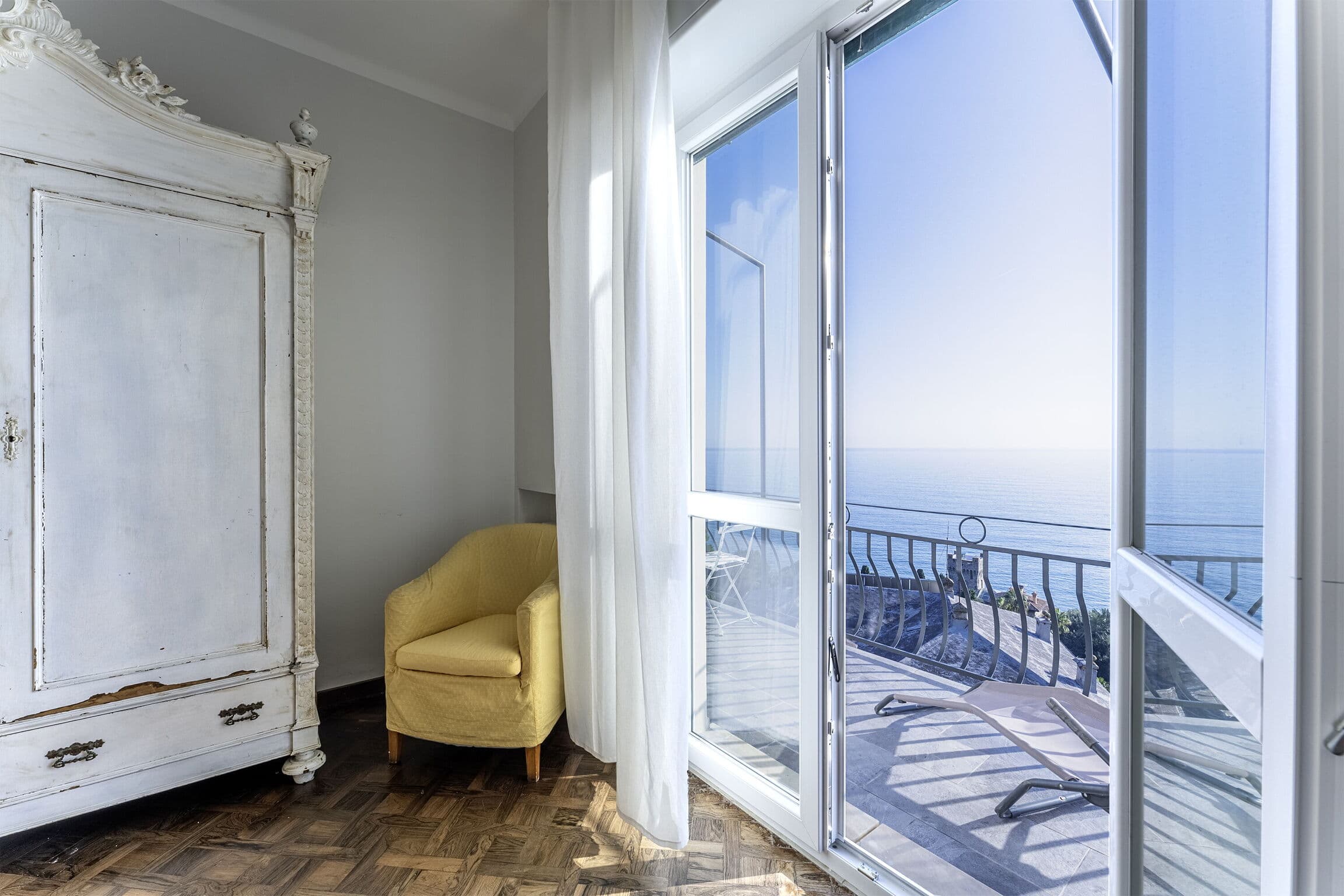 Promontory Seaview Four Bedroom Villa in Pieve Ligure