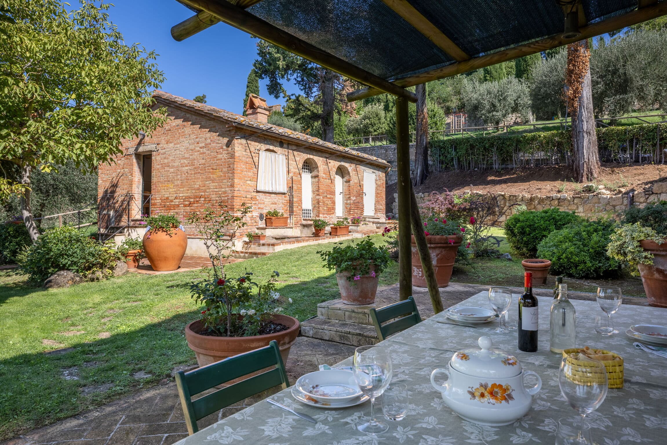 Charming Four-Bedroom Holiday Home in Monticchiello photo 3