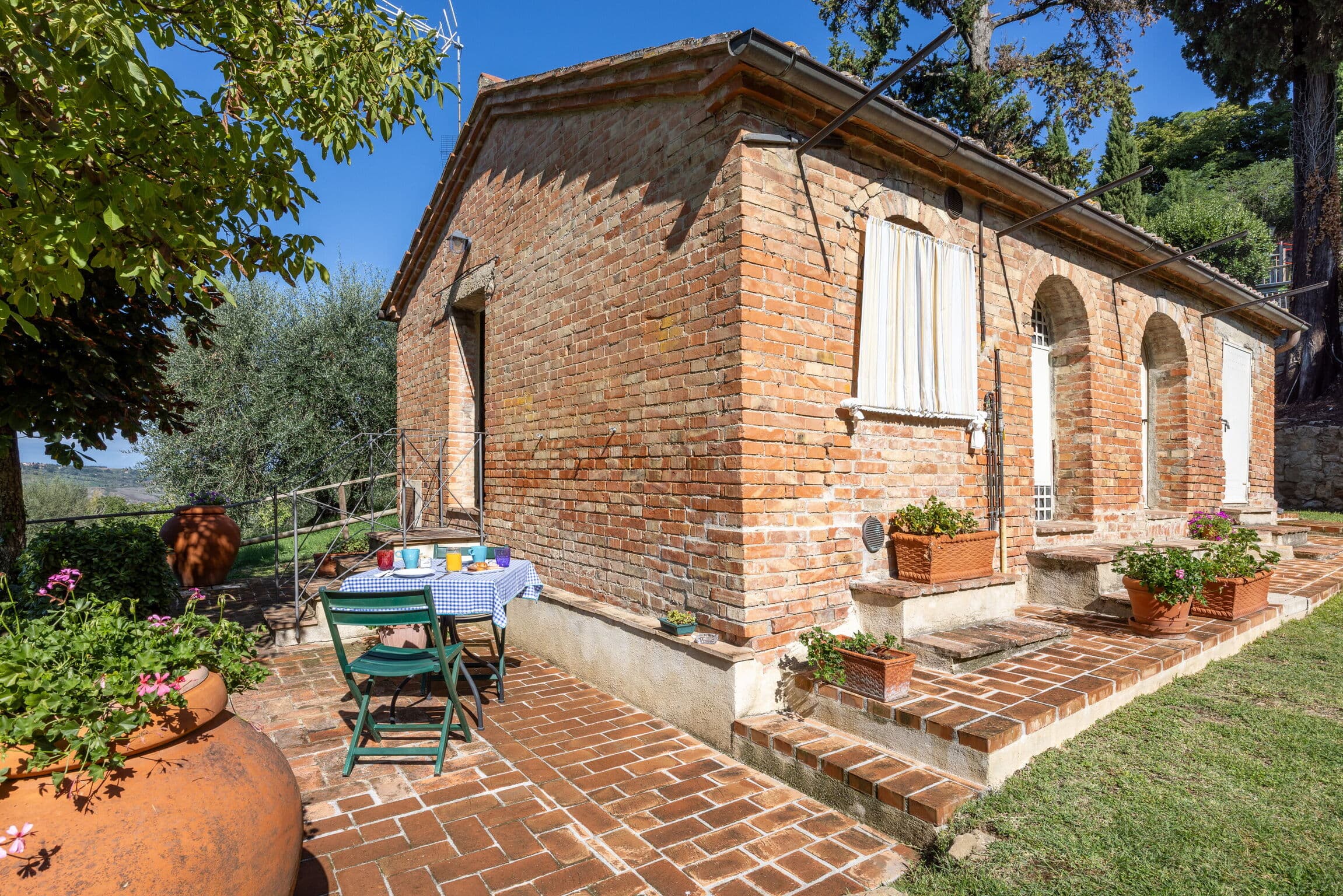 Charming Three Bedroom Cottage in Monticchiello photo 4