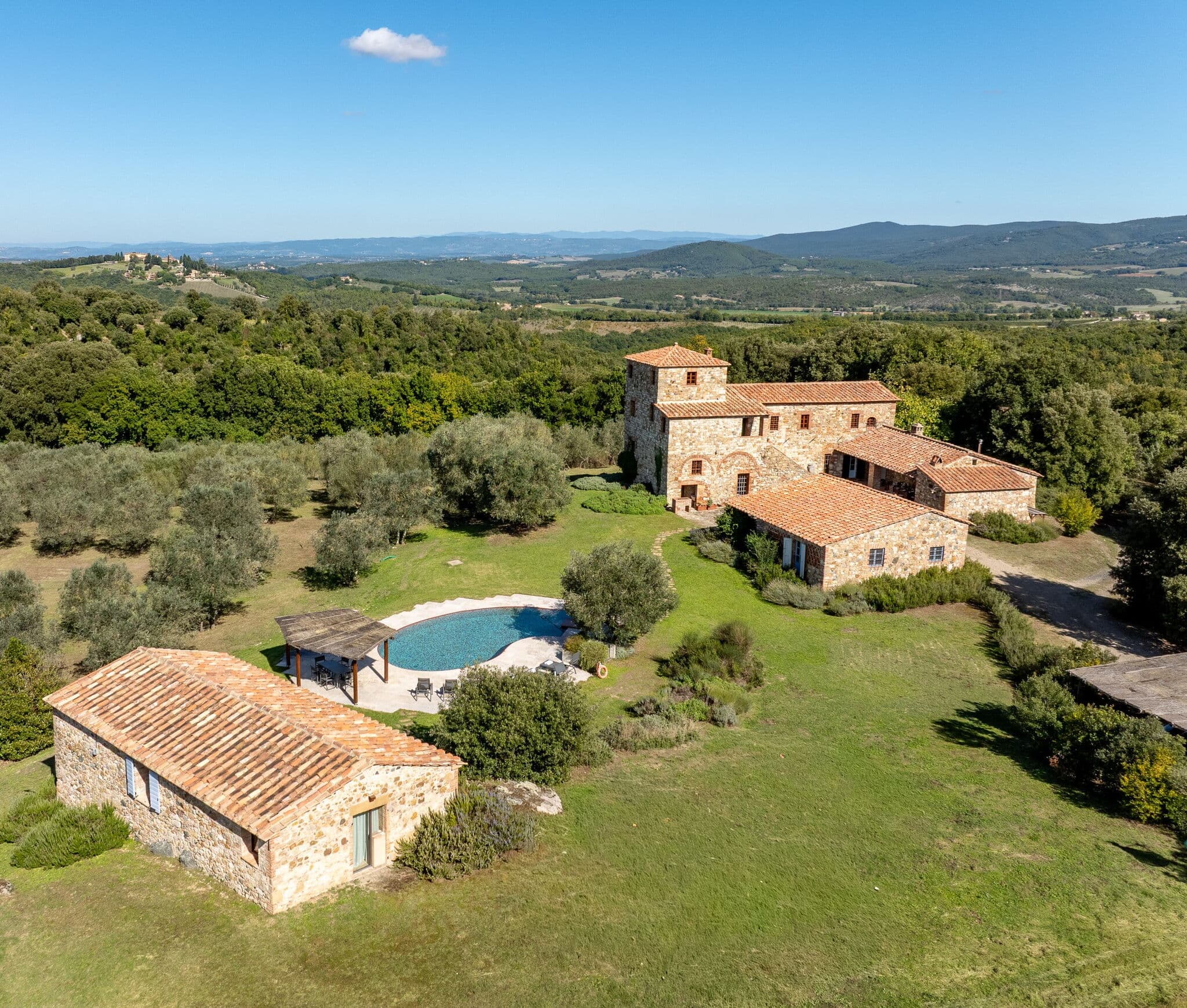 Elegant Poolside Villa in Casole d'Elsa