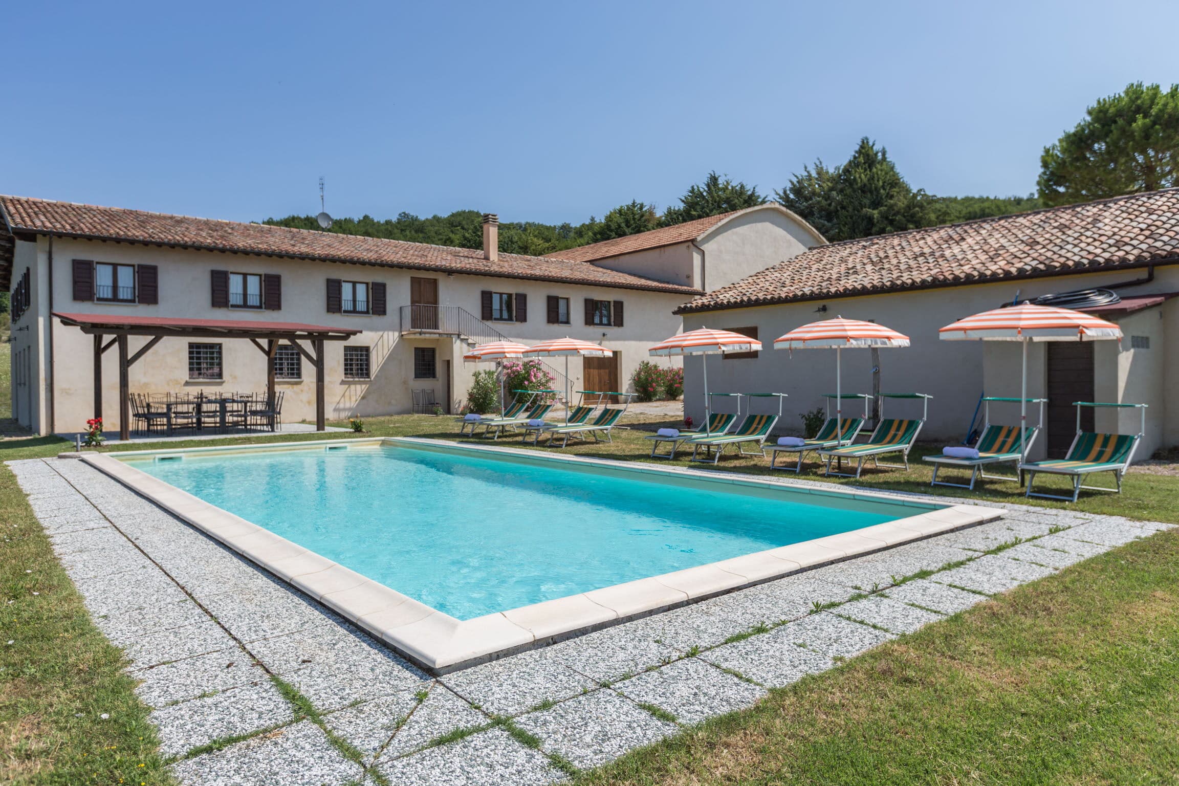 Hillside Eight-Bedroom Villa in Pergola photo 4