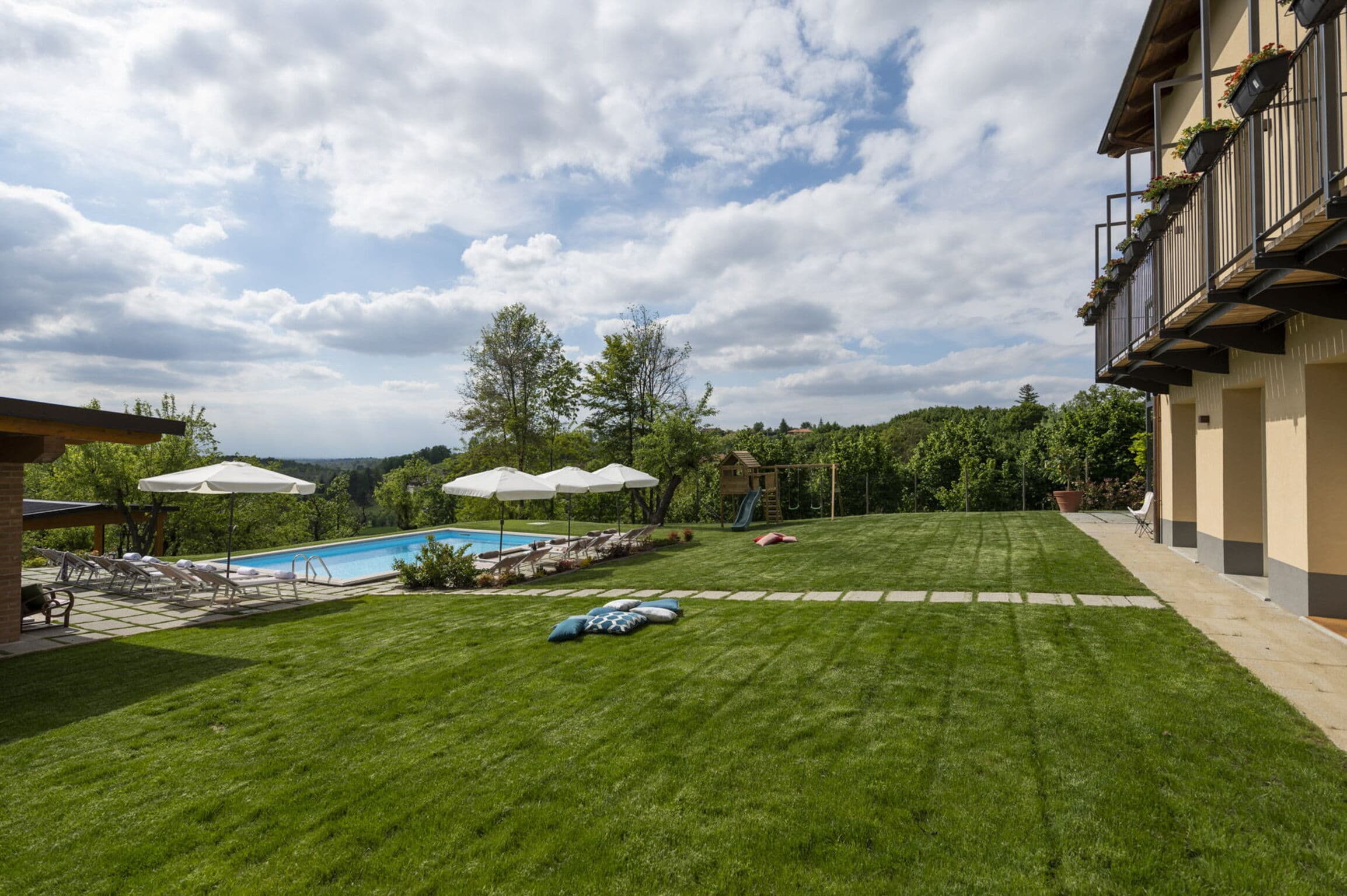 Spacious Eight Bedroom Villa in San Grato, Piemonte photo 5