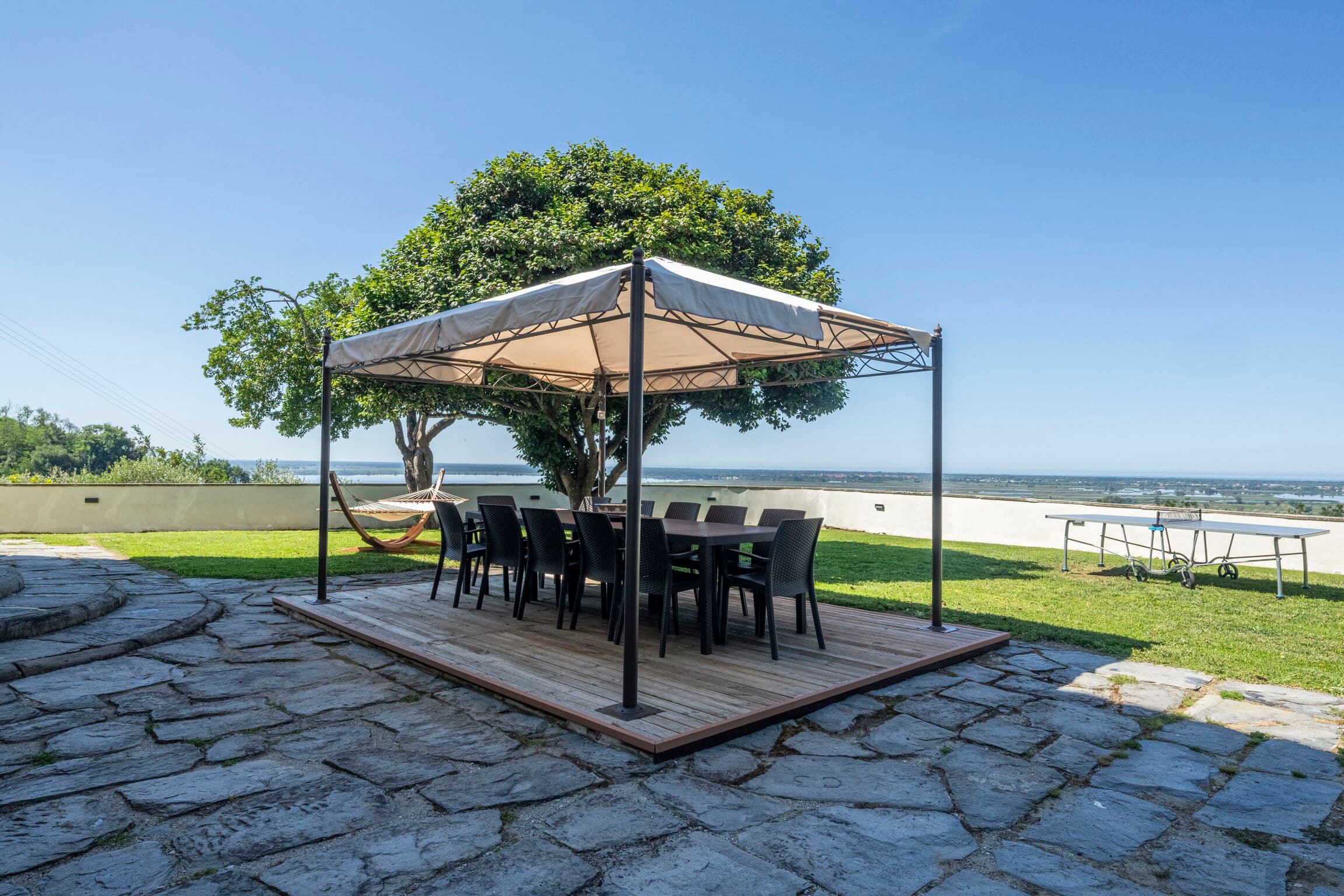 Lakeside Six-Bedroom Villa in Massarosa photo 5