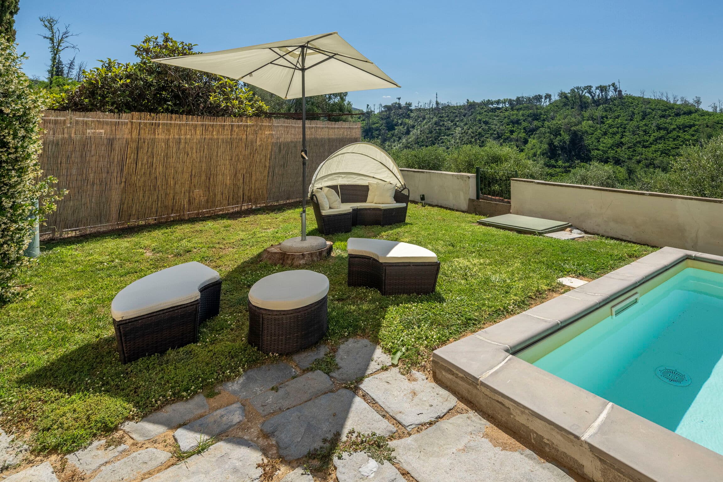 Lakeside Six-Bedroom Villa in Massarosa photo 4
