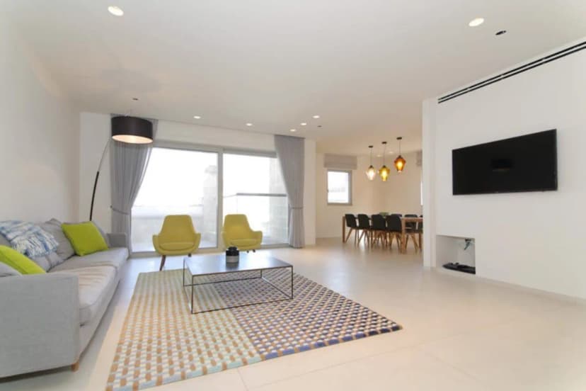 Fantastic Flat in King David Crown