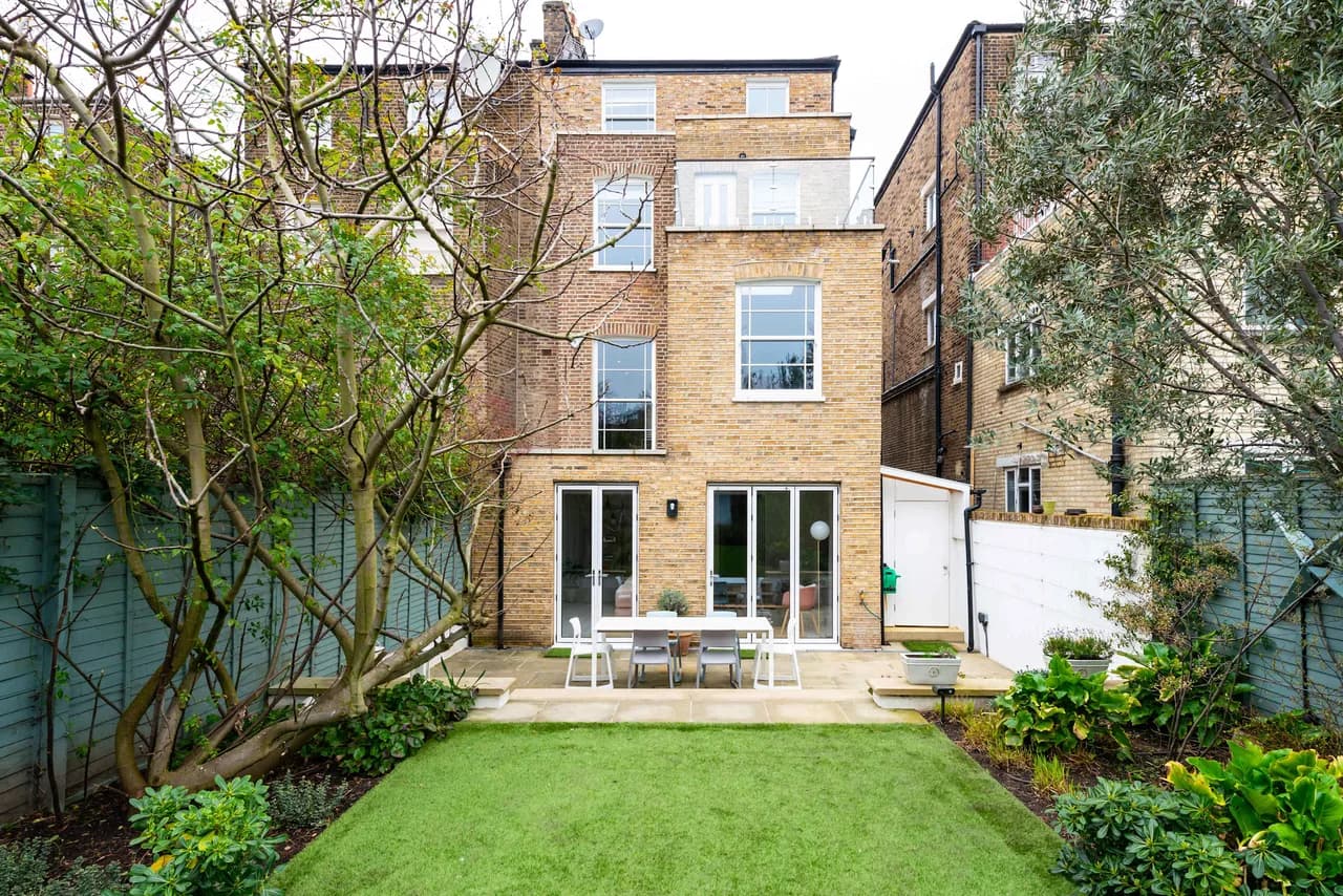 Elegant Family House in Greater London photo 5