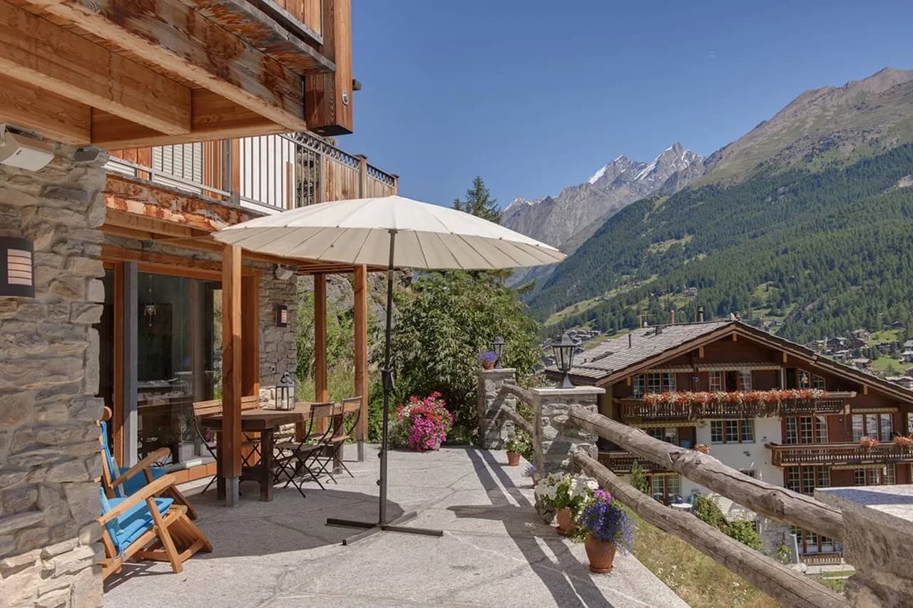 Amazing 3 -Storey Chalet with Spectacular View photo 2