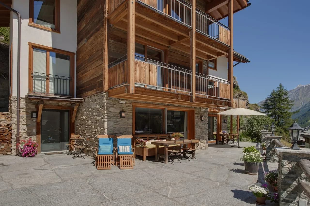 Amazing 3 -Storey Chalet with Spectacular View photo 3