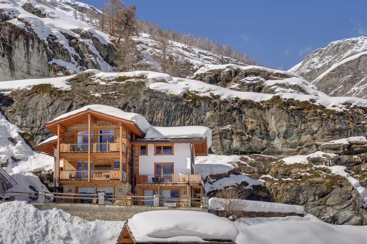 Amazing 3 -Storey Chalet with Spectacular View photo 4