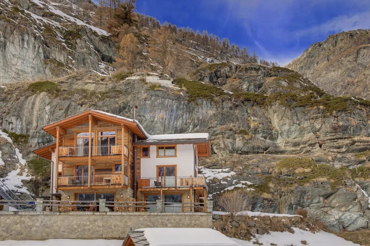 Amazing 3 -Storey Chalet with Spectacular View photo 5