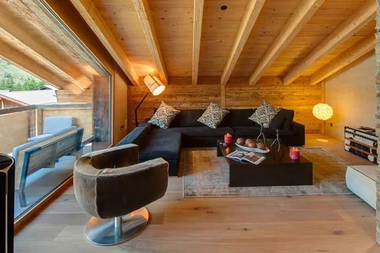 Classically Designed Penthouse photo 2