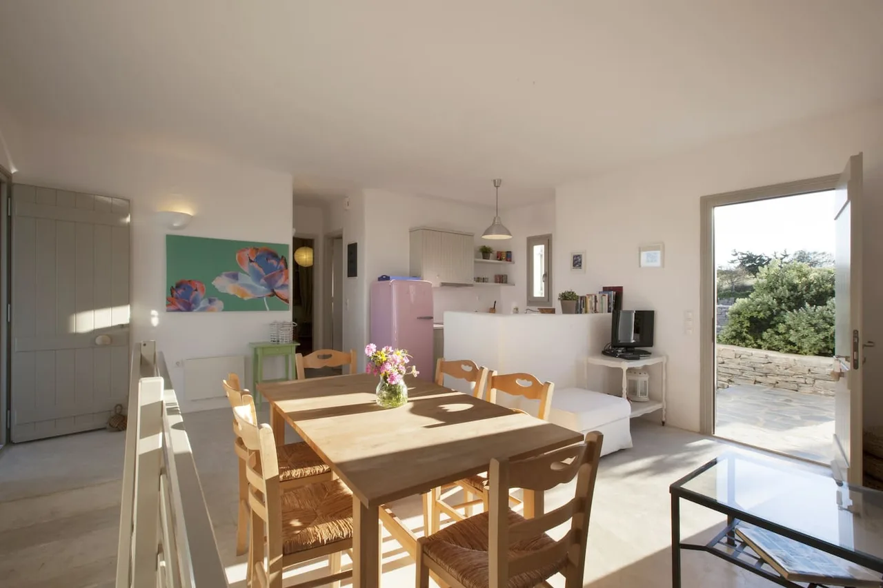4 BR - Warm and Bright Villa photo 4