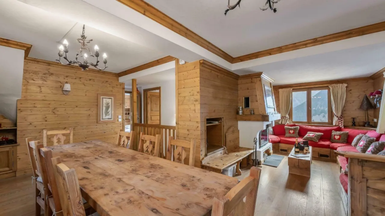 Elegant Courchevel Chalet With Mountain Charm photo 5
