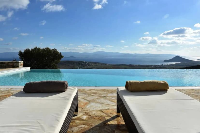 Exquisite Regal Villa with Infinity Pool