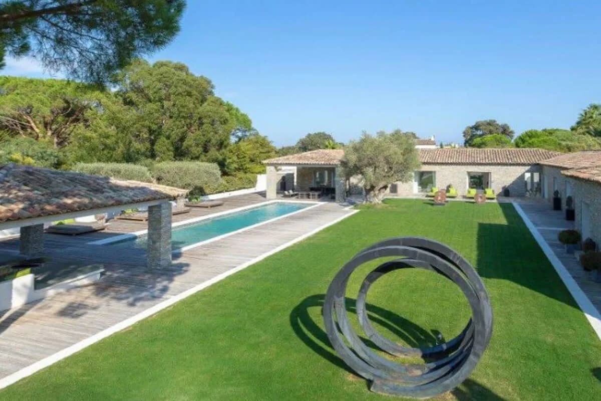 Stylish Modern Villa photo 2