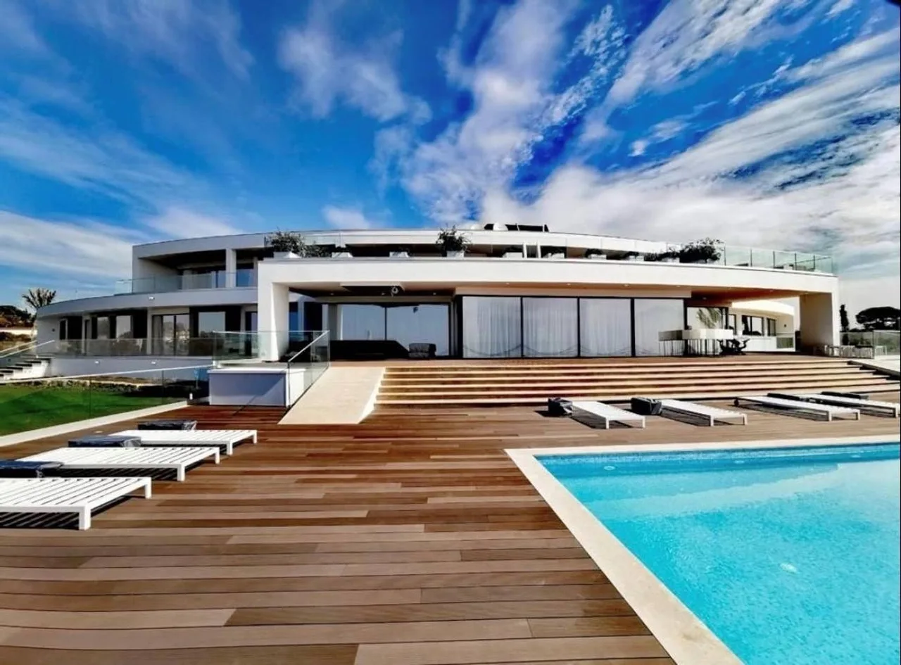Luxury Getaway Villa Set in a Spectacular Location
