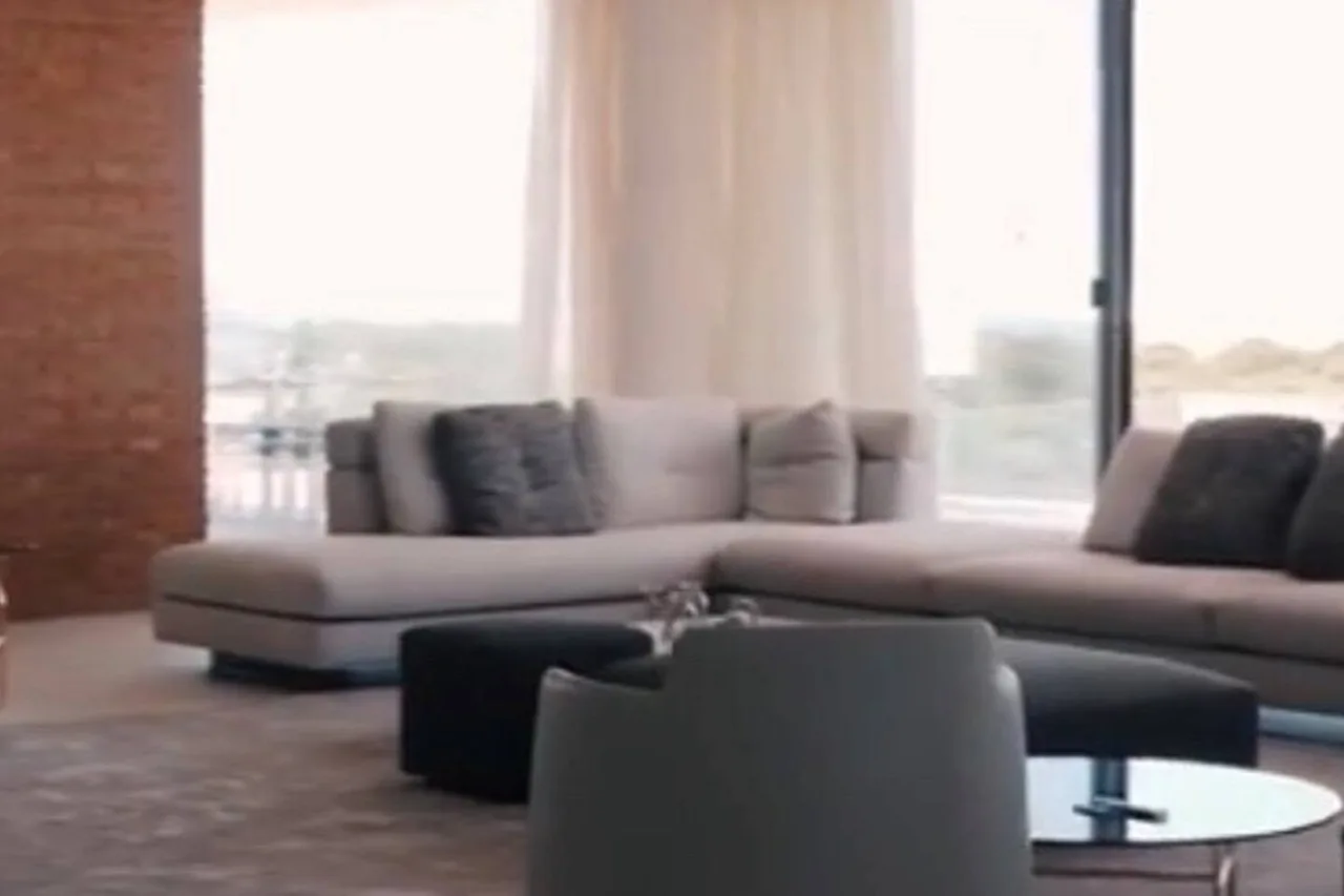 Luxury Getaway Villa Set in a Spectacular Location photo 2
