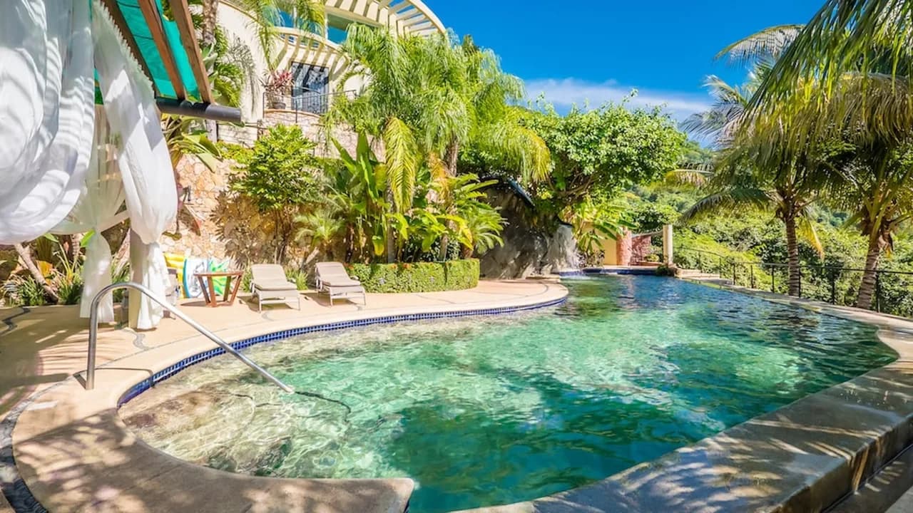 Extraordinary Villa in a Tropical Cliffside photo 2