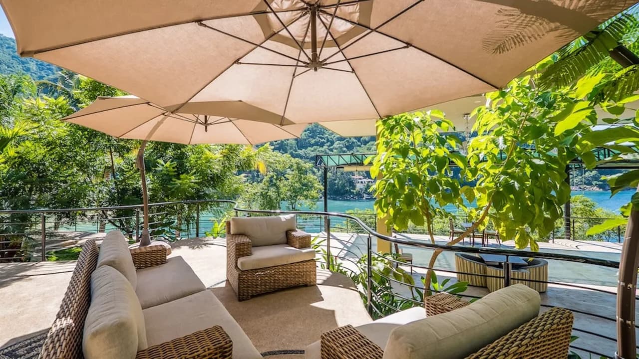 Extraordinary Villa in a Tropical Cliffside photo 4