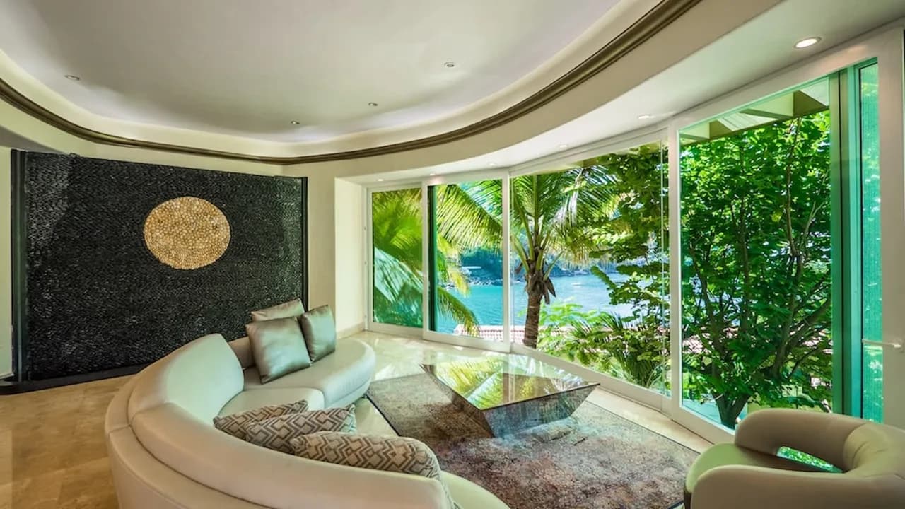 Extraordinary Villa in a Tropical Cliffside photo 5