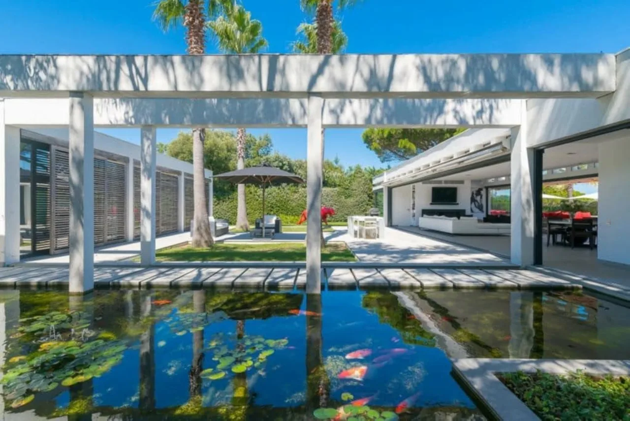 Charming Villa with Lovely Spacious Garden photo 2