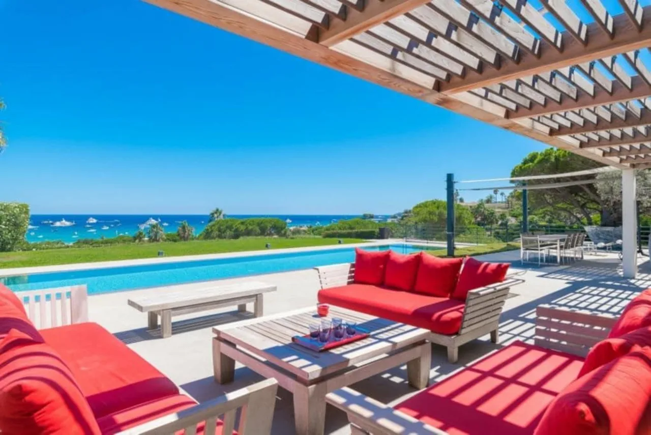 Charming Villa with Lovely Spacious Garden photo 3