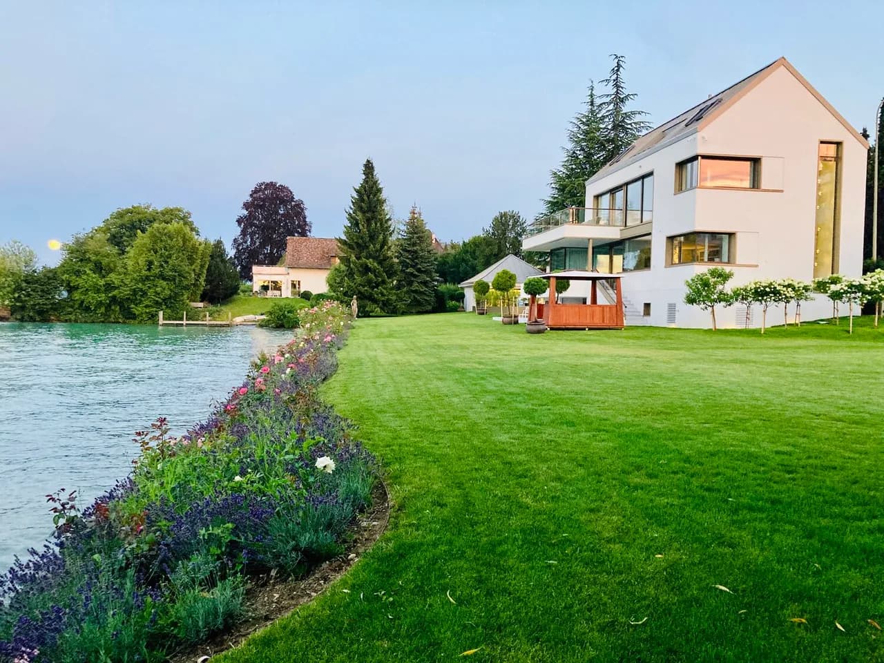 Unique Swiss Villa with Lake Front Access photo 3