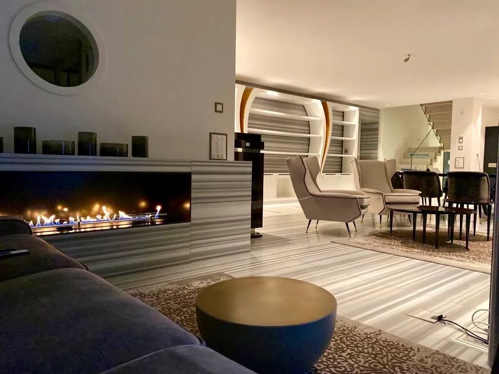 Unique Swiss Villa with Lake Front Access photo 4