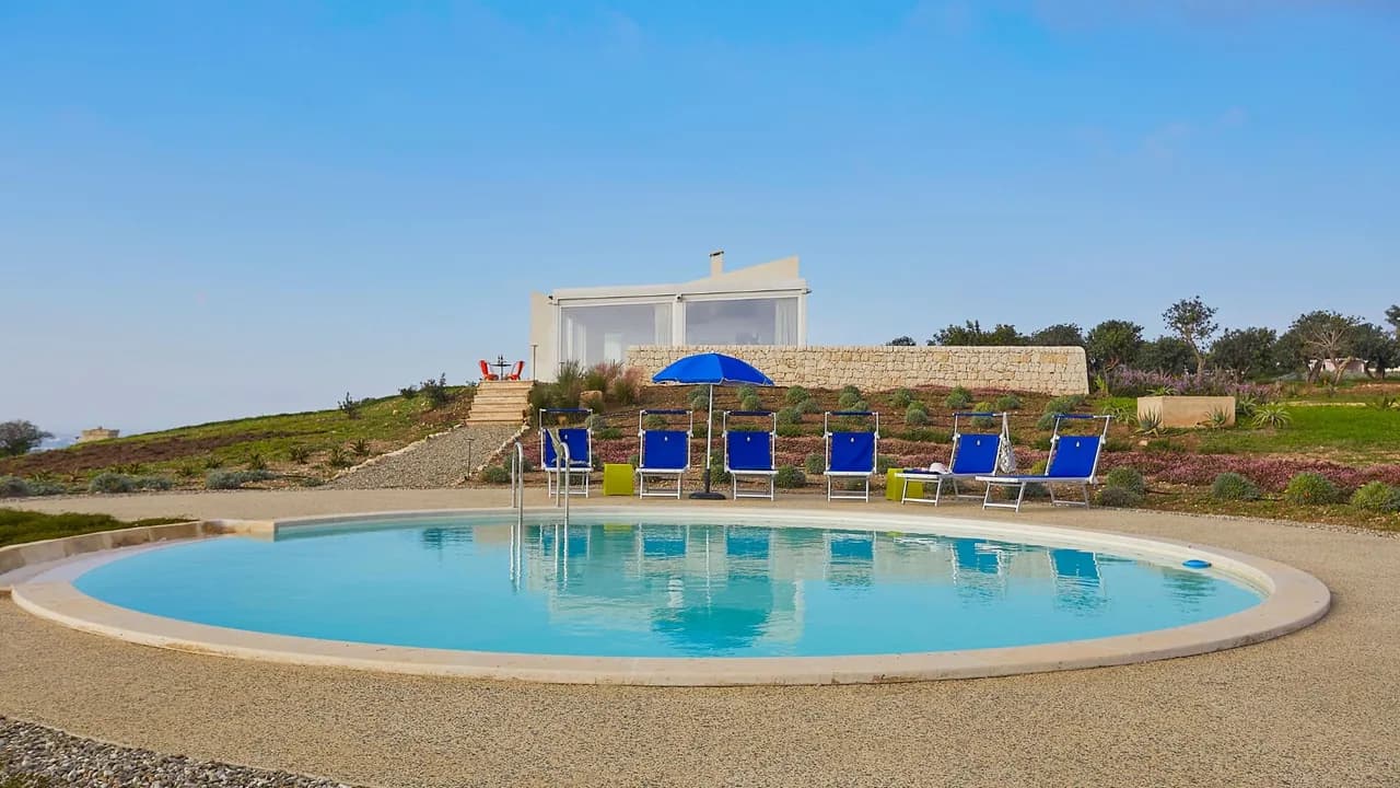 Elegant Villa with Circular Infinity Pool photo 4