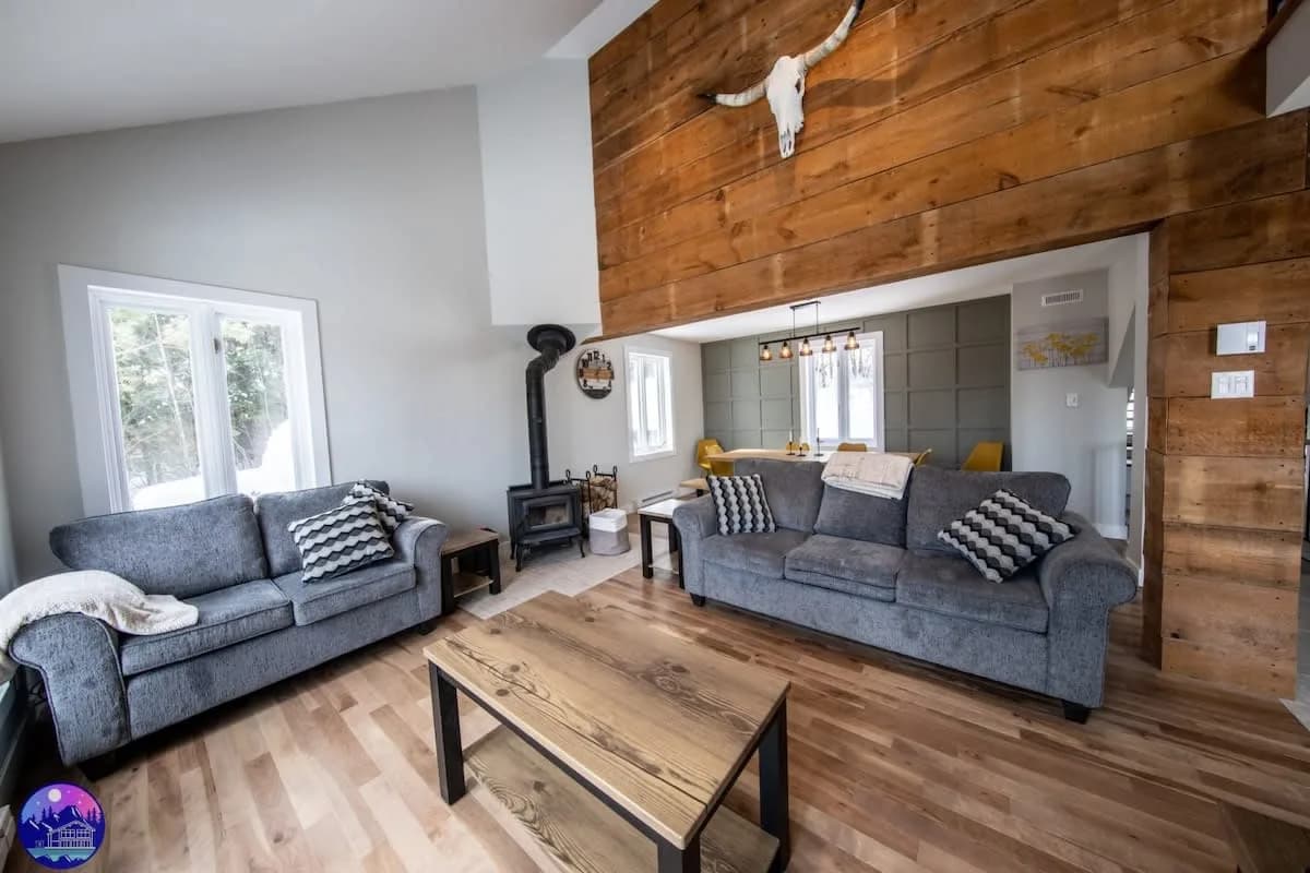Ski-In Ski-Out Dog-Friendly Chalet in Quebec