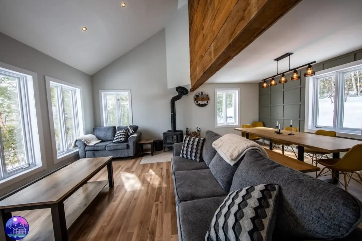 Ski-In Ski-Out Dog-Friendly Chalet in Quebec photo 5