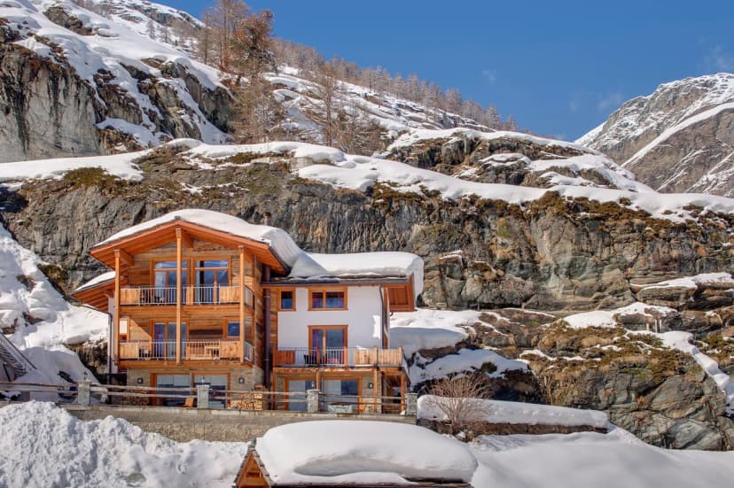 Especial Freestanding Chalet Near Matterhorn Express