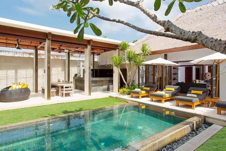Gorgeous 6 BR Villa photo 2