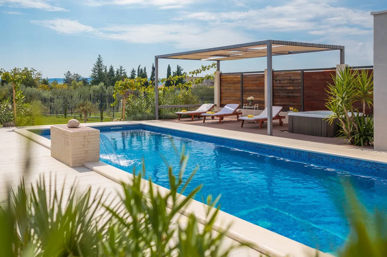 Spacious Villa with Pool in Kaštel Lukšić photo 2