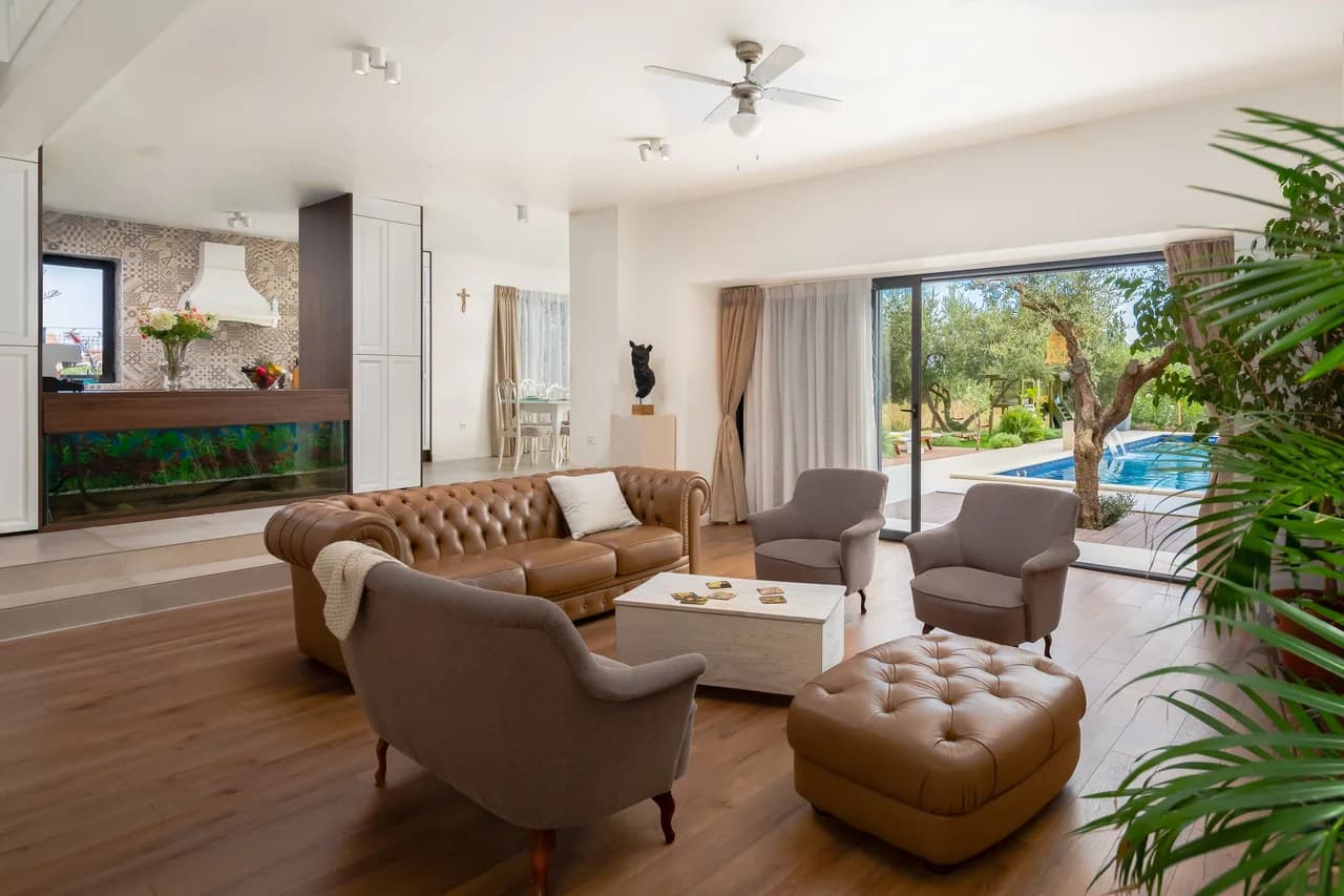 Spacious Villa with Pool in Kaštel Lukšić photo 4