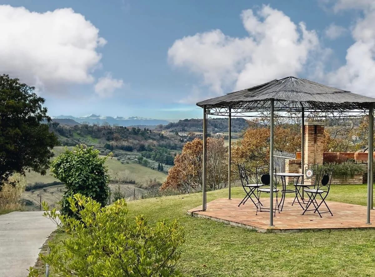 Enchanting Villa With Hillside Presence And Green Pastures photo 2