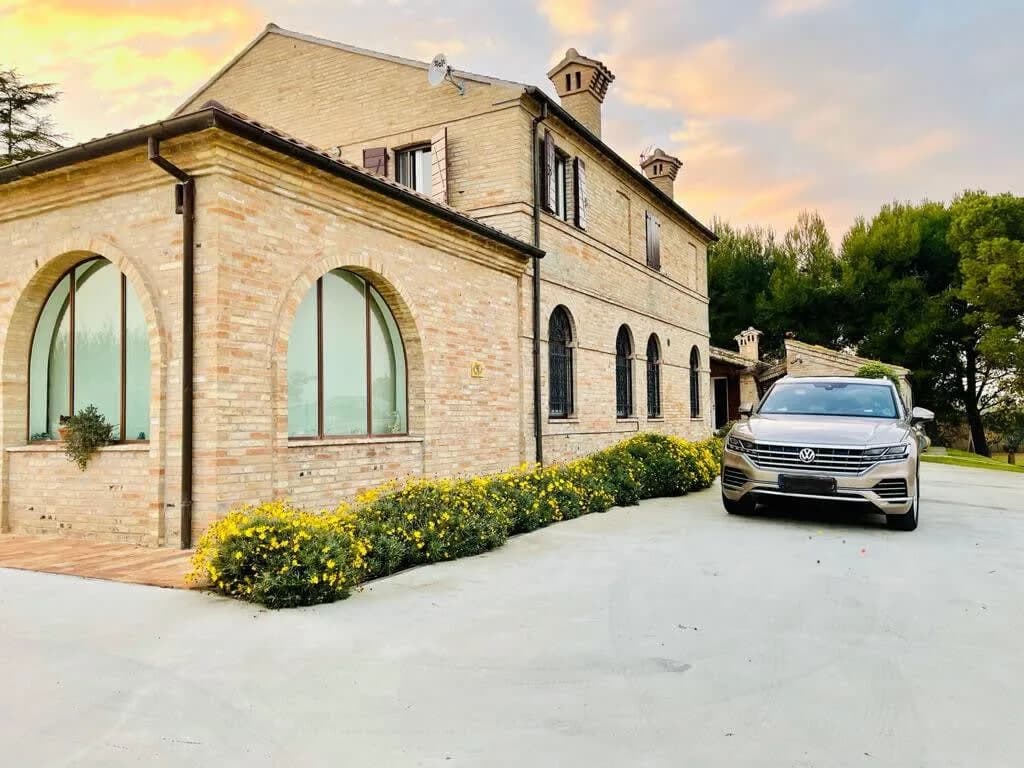 Enchanting Villa With Hillside Presence And Green Pastures photo 3