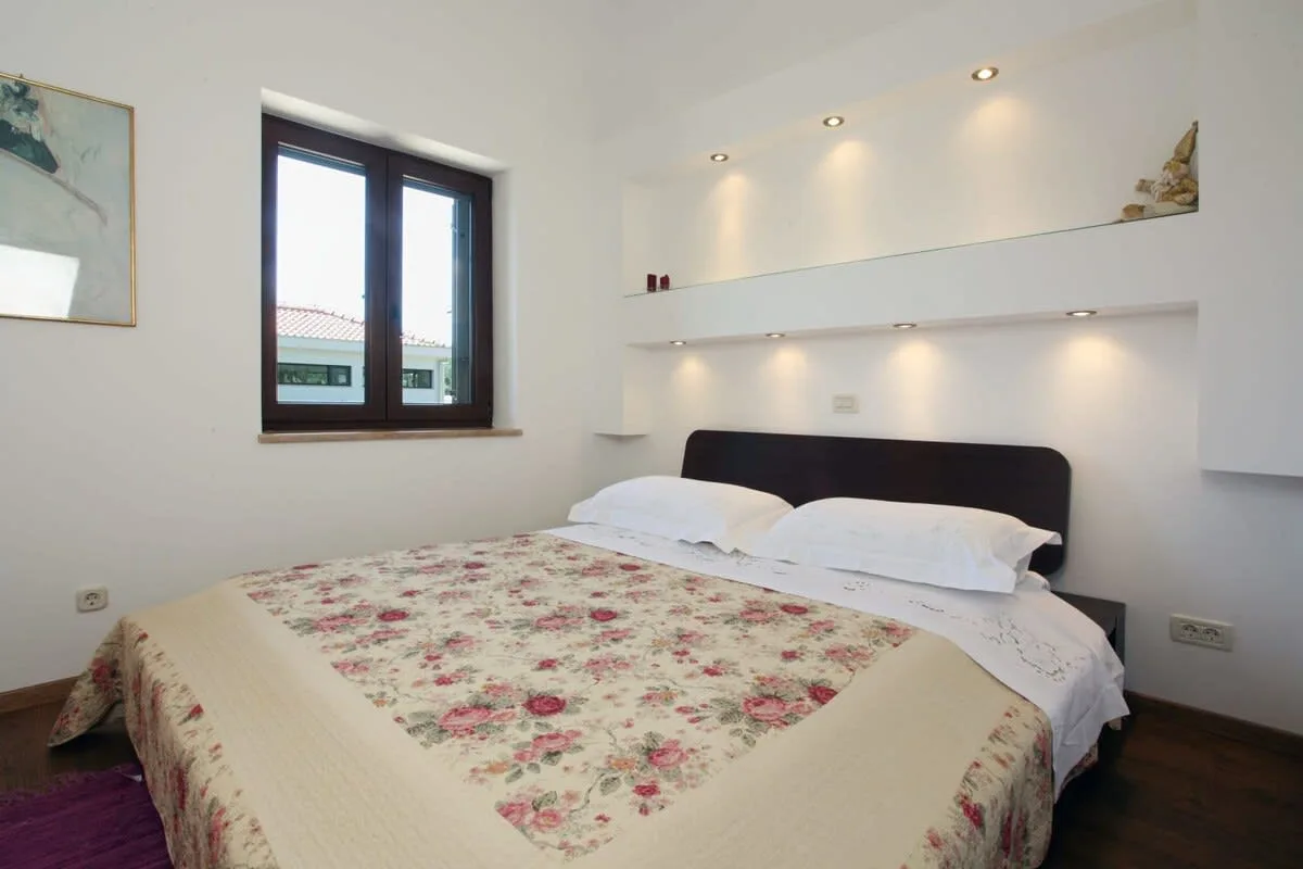 Modern Villa Near Secluded Private Area photo 4