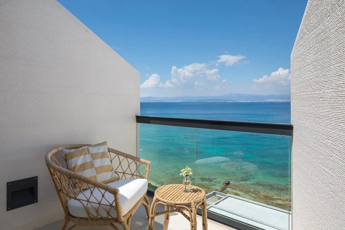 Beach Villa With Modern Pool And Spacious Outdoor Area photo 3