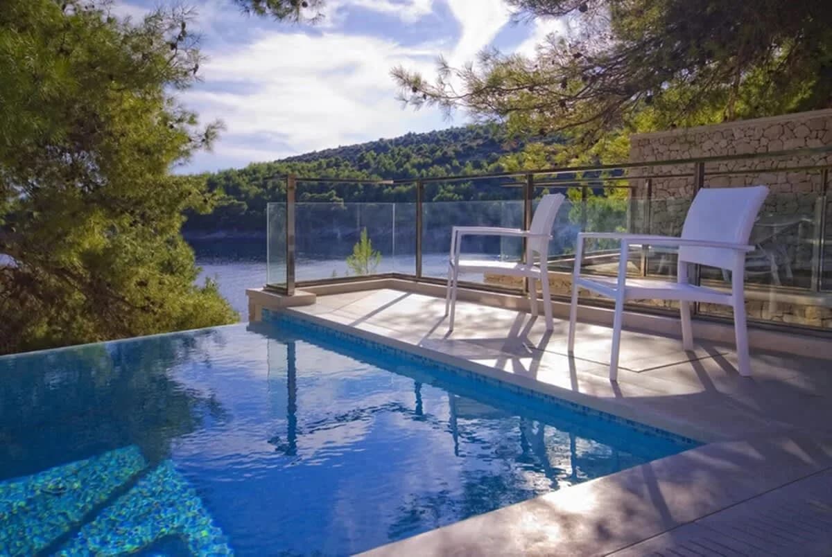 High End Waterfront Villa With Jacuzzi photo 2