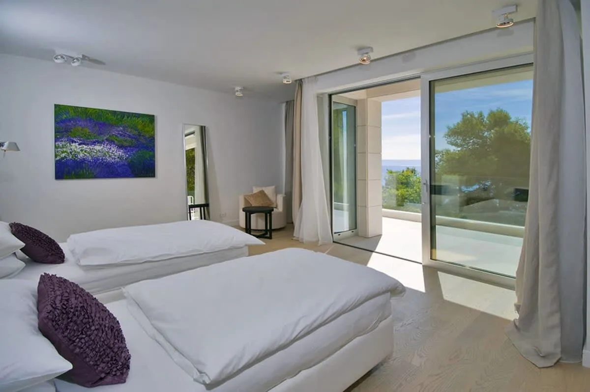 High End Waterfront Villa With Jacuzzi photo 4