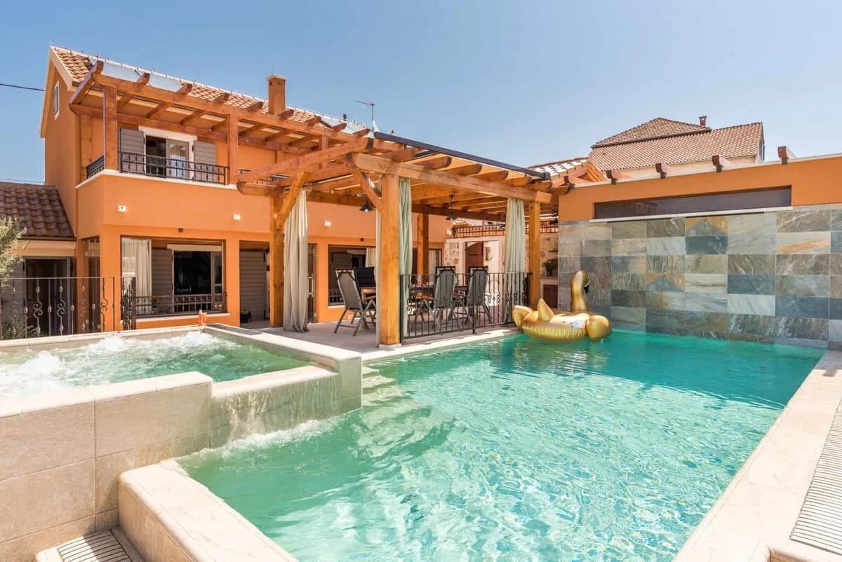 Renovated Luxury Styled Villa With Amazing Pool photo 4