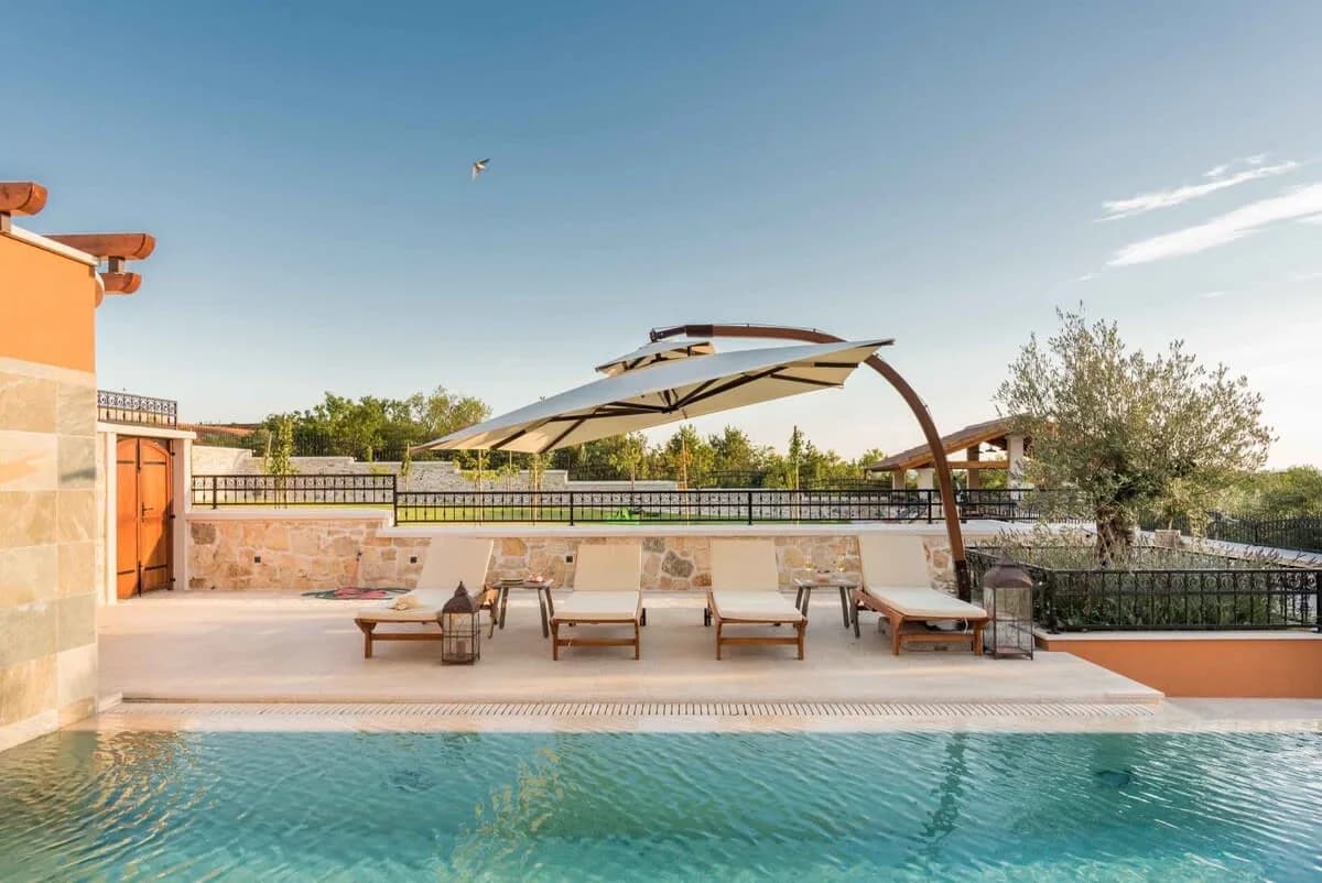 Renovated Luxury Styled Villa With Amazing Pool photo 5