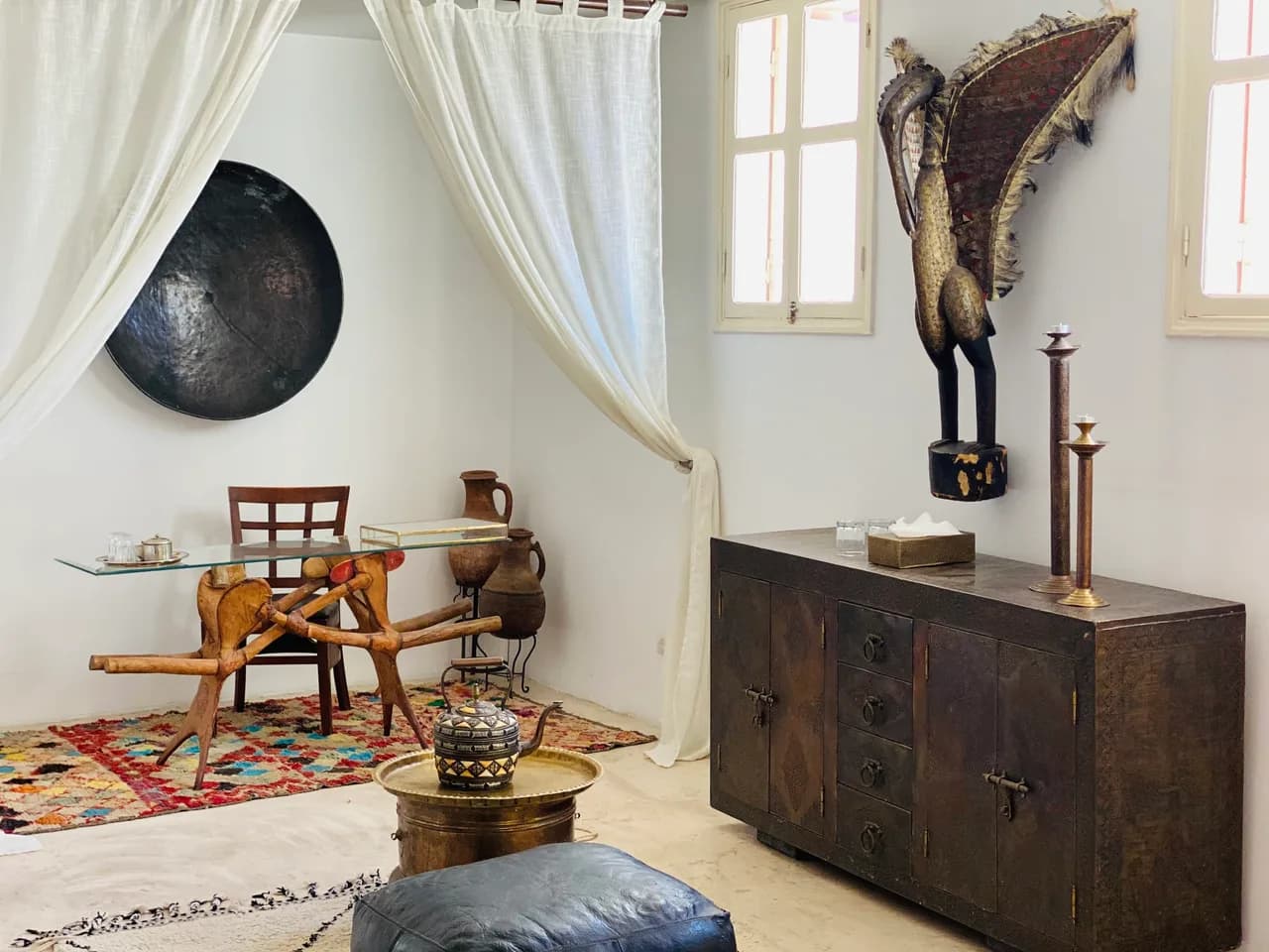 Bright And Radiant Room With Beautiful Architecture photo 2