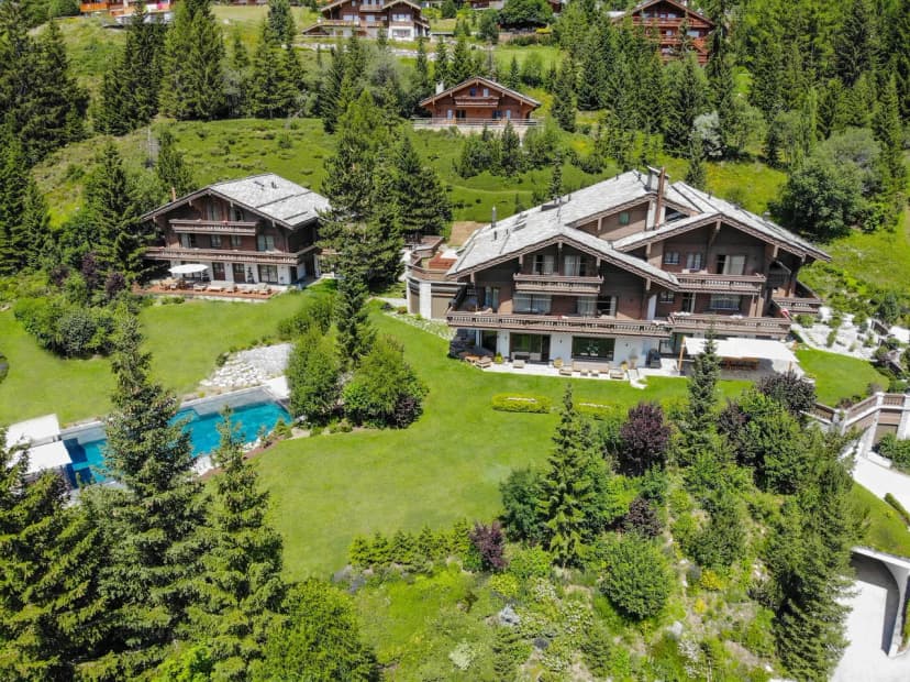 A SOPHISTICATED ALPINE CHALET WITH OUTSTANDING SPA FACILITIES